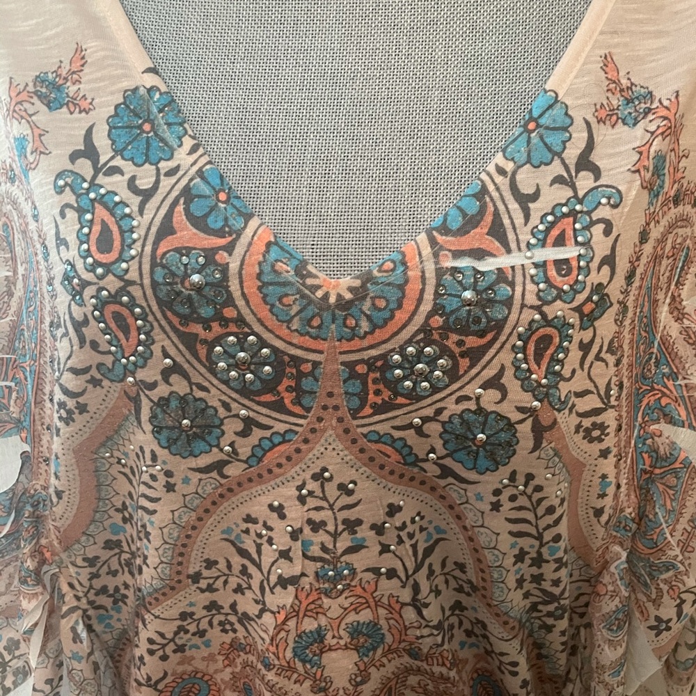 Gorgeous top - Picture 2 of 10